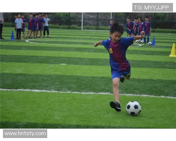 小学教材中的足球明星们如何影响孩子们的成长与梦想